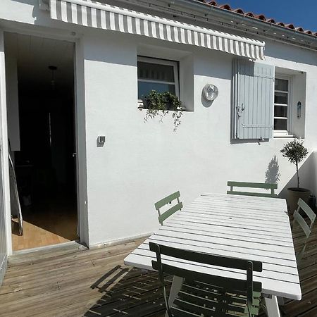 Very Bright Nest With Terrace In The Village La Flotte Exteriör bild