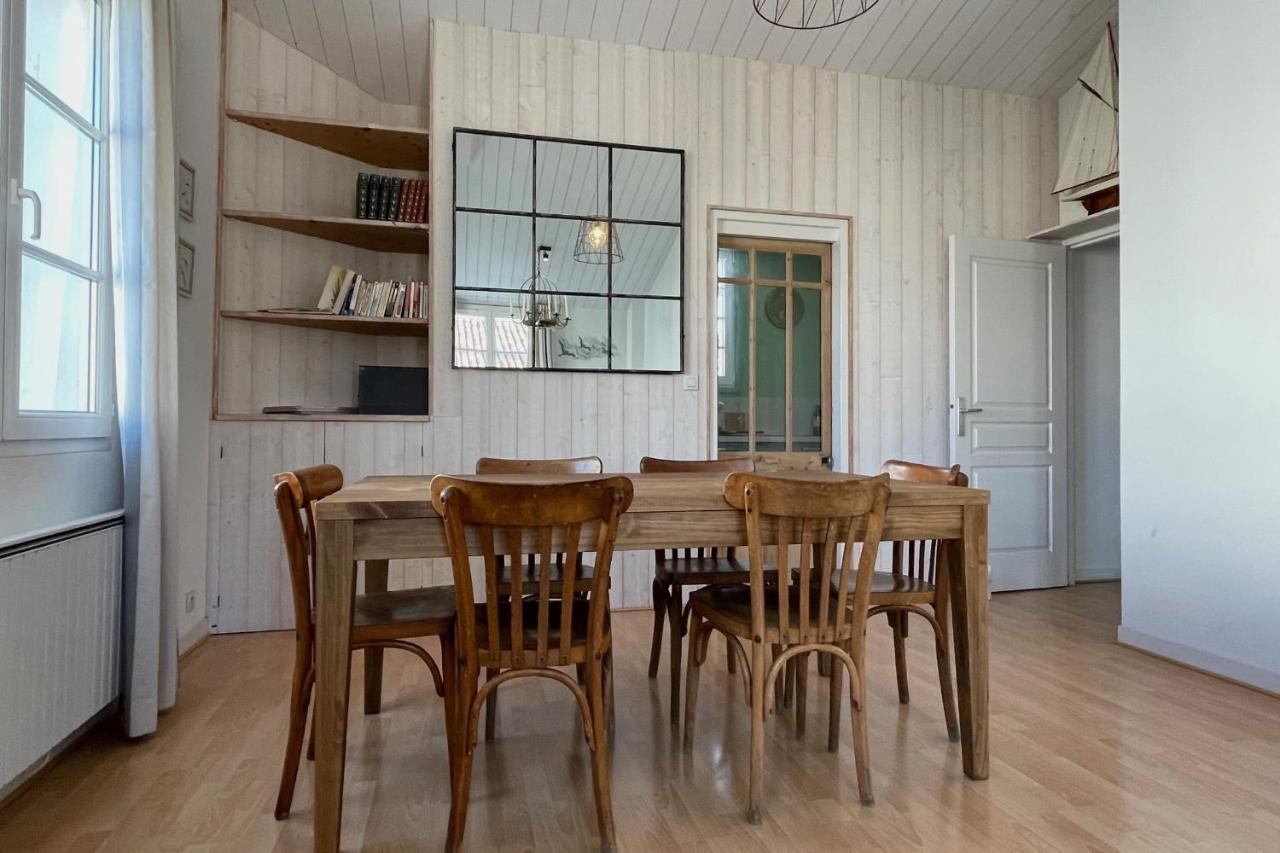 Very Bright Nest With Terrace In The Village La Flotte Exteriör bild